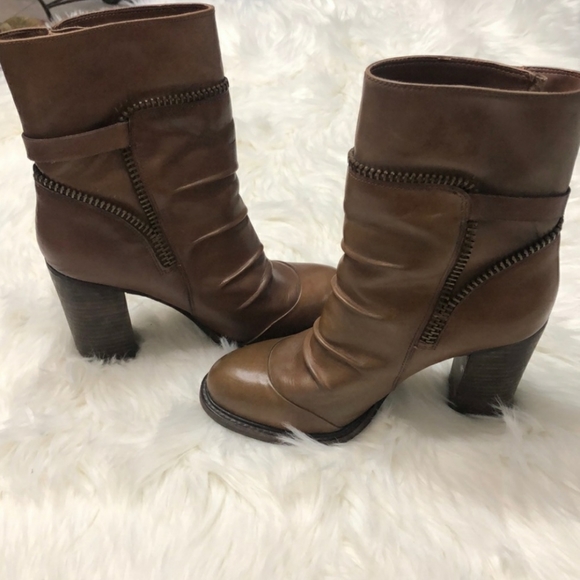 BCBGeneration heeled cognac booties size 7.5 - Picture 3 of 7